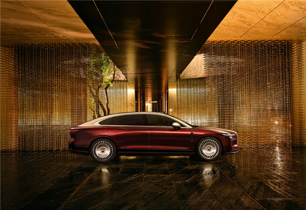 全系63度大电池+华为ADS4 岚图追光L上市:27.99万起