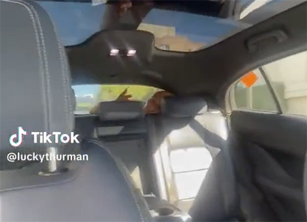 女子打自动驾驶出租车 后备箱里竟然藏着一光头男