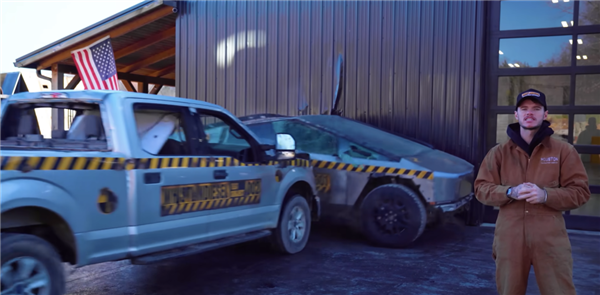 千万粉丝网红为博眼球烧掉价值40万美元的法拉利:却因逃税被抓