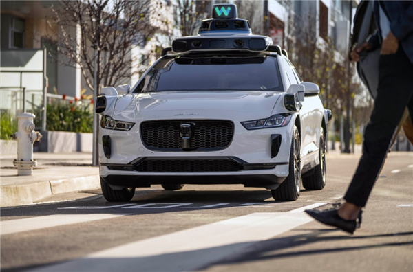 马斯克霸气回怼Waymo:连对抗特斯拉的机会都没有