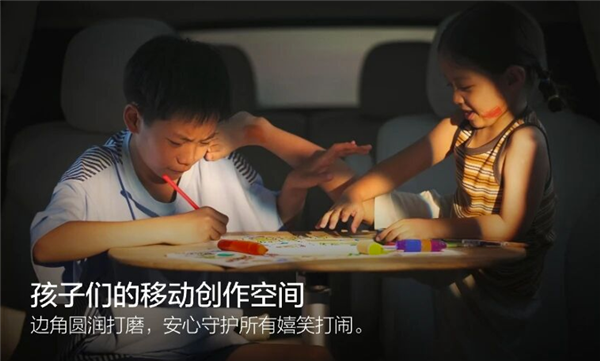 坐车里可以尽情写作业了!理想i8独立配件大桌板正式上车