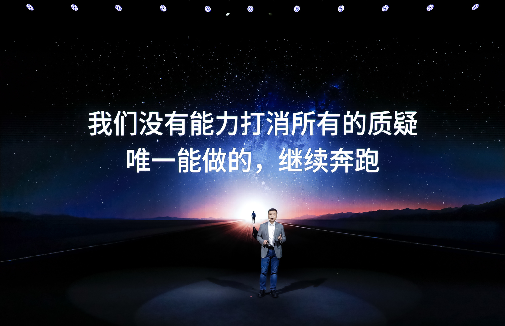 “裸奔赌约”已下，小鹏VLA要在9个月内追上特斯拉FSD